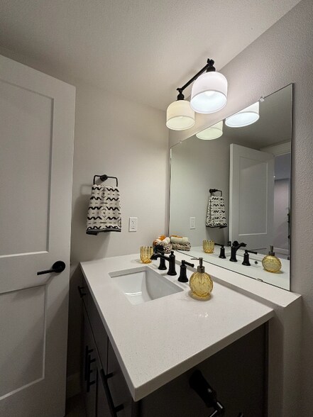 Building Photo - 3815 SE Tenino St