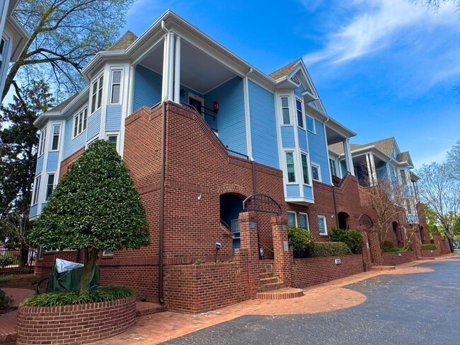Building Photo - Top-Floor End Unit Condo at New Bern Place