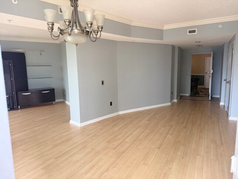 Entry,dining room.living room - 322 E Central