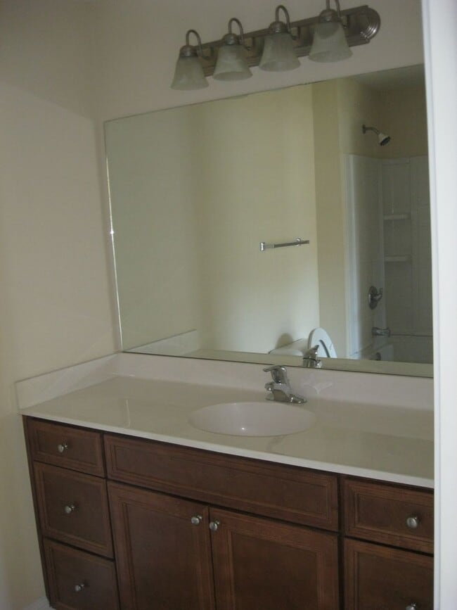 Building Photo - 323 Laurel Oak Ln