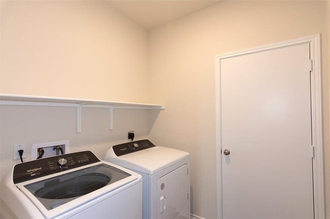 Building Photo - 229 The Duke Dr