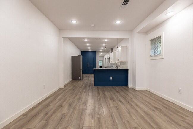 Building Photo - 1010 Burnet St