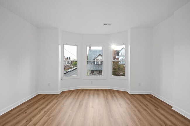 Building Photo - 135 S West St
