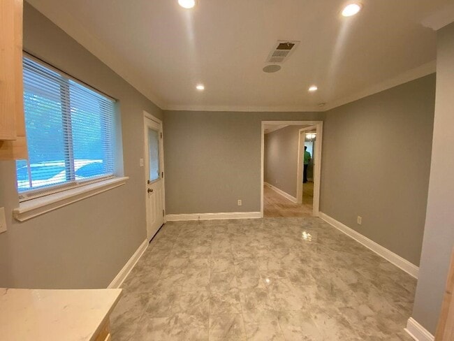Building Photo - 4318 Weaver Rd