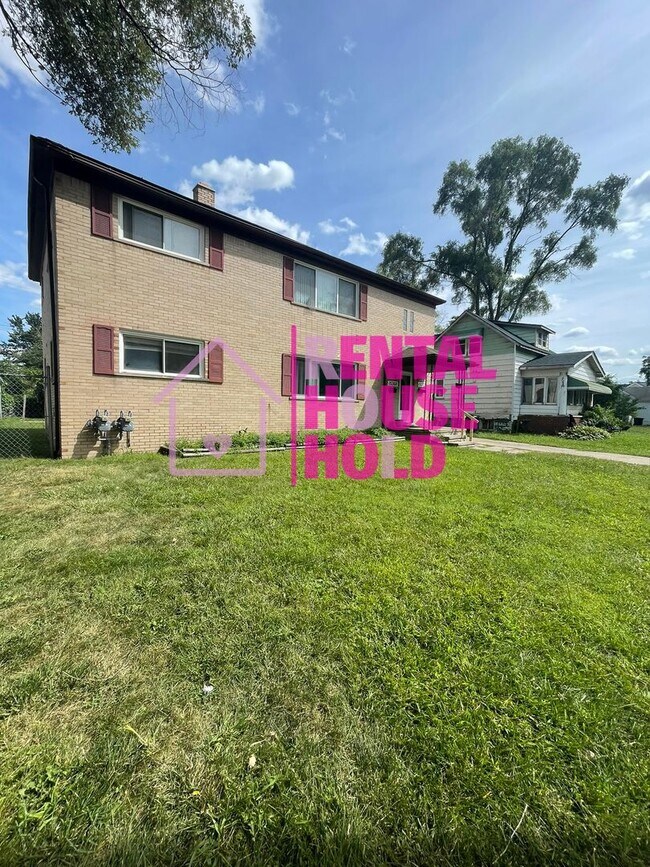 Building Photo - 15368 Hubbell Ave