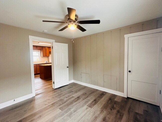 Building Photo - Charming Updated Home with Spacious Backyard in a Prime Louisville Location