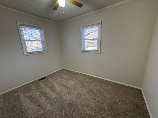 Building Photo - Hilltop 3 Bedroom 1 Bath with Garage Charm You’ll Fall in Love With!