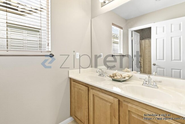 Building Photo - 5580 Avent Ferry St