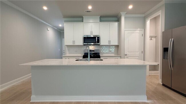 Building Photo - 3235 Cherry Dr