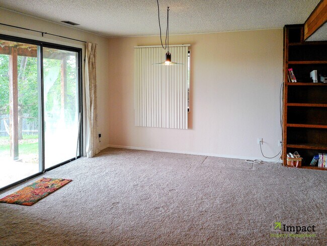 Building Photo - 5005 Sunbird Cliffs Dr
