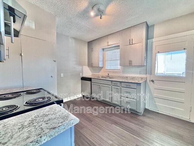 Building Photo - 1436 NE 8th St