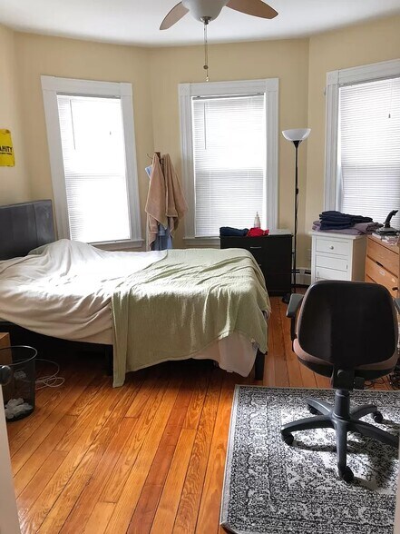 Building Photo - 5 Irving St