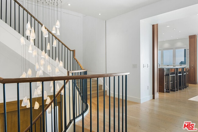 Building Photo - 1347 Palisades Beach Rd