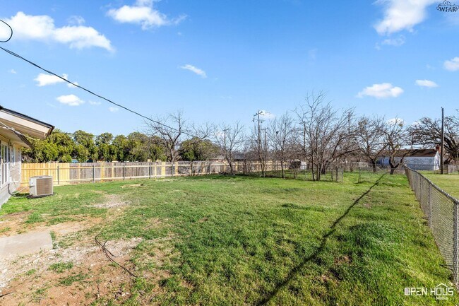 Building Photo - 3201 Cuba Ct