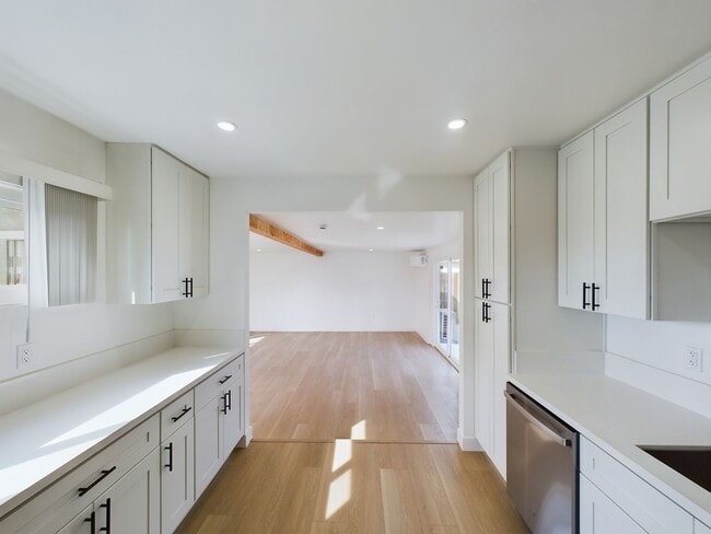 Building Photo - 3284 Luna Ave