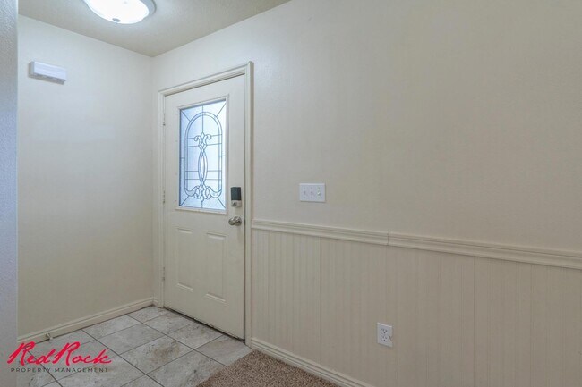 Building Photo - Fresh Carpet! Spacious 5-Bedroom Townhome