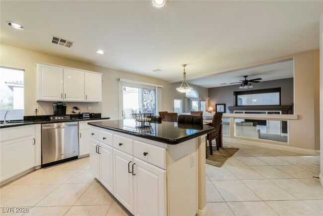 Building Photo - 10852 Fishers Island St