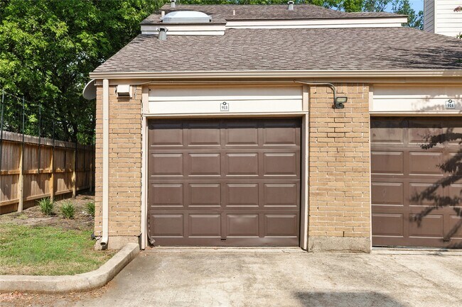 Building Photo - 2277 S Kirkwood Rd