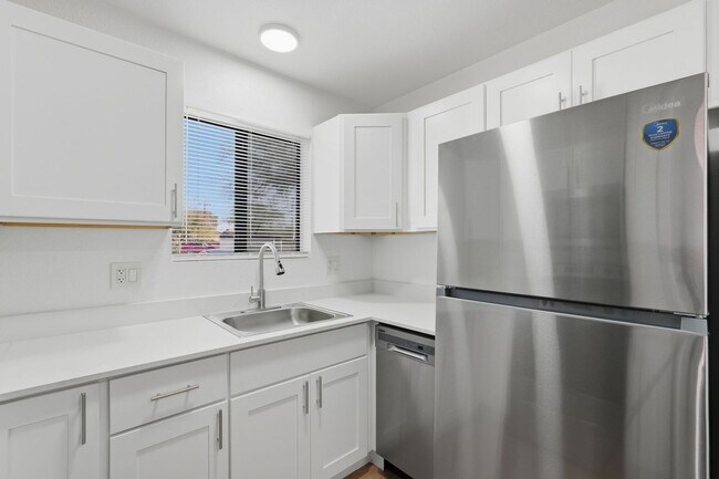 Building Photo - 317 N Vine Ave
