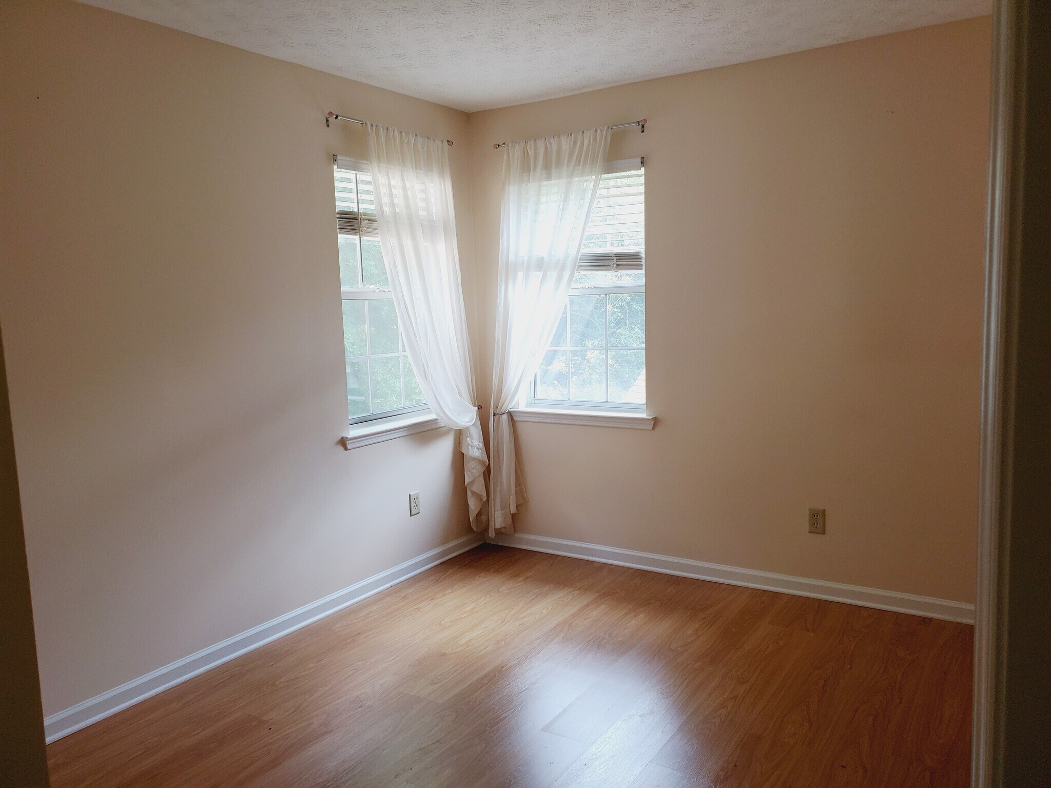 Building Photo - 8900 S Somerset Ln