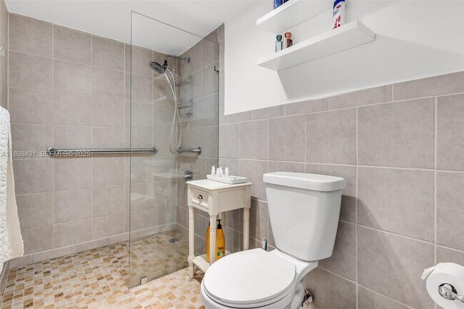 Building Photo - 1915 Brickell Ave