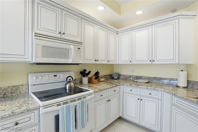 Building Photo - 7048 Pelican Bay Blvd