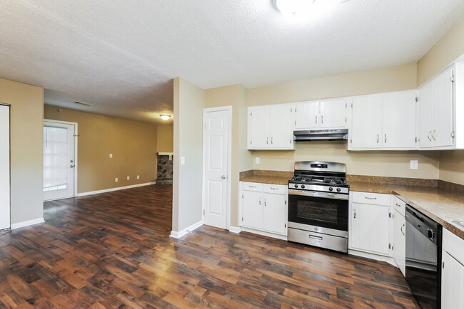 Building Photo - 3835 Scarsborough Dr SW