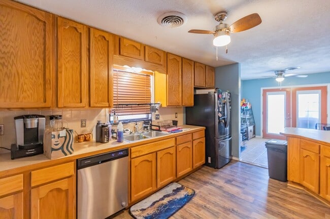 Building Photo - Beautiful 3 Bedroom/2 Bath Home