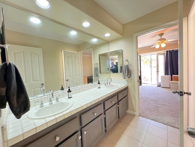 Building Photo - Scripps Ranch 4 bedroom 3 bath with Solar/...