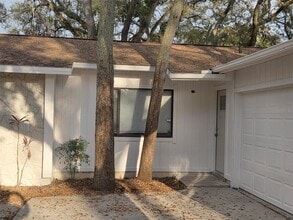 Building Photo - 2067 Red Cedar Ln