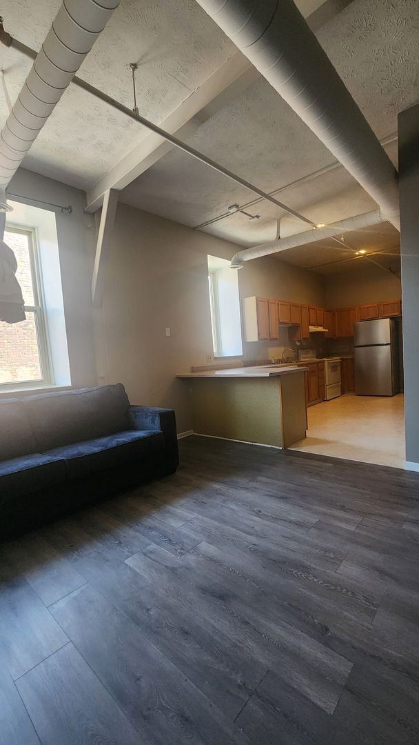 Building Photo - 1211 Howard St