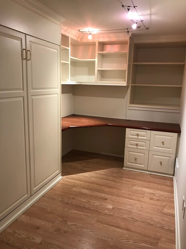 Office - 403 Main St