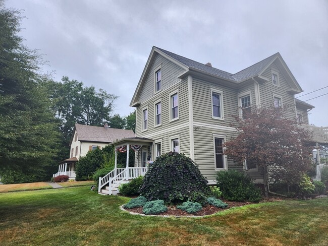 Primary Photo - 64 Willard Ave