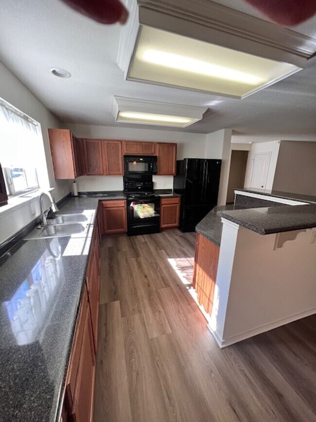 Building Photo - NorthPark / Taylor, TX / 4 bedrooms / Approx 2932 sq. ft. / Refrigerator / Washer & Dryer / New C...