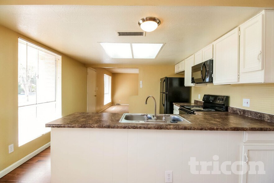 Building Photo - 8948 W Heatherbrae Dr