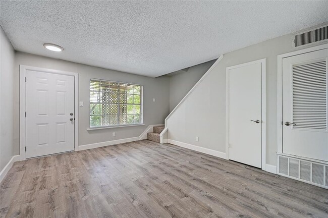 Building Photo - 1200 Banister Ln