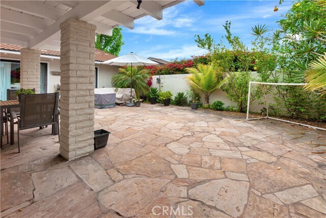 Building Photo - 432 Onda