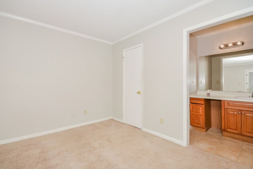 Building Photo - 108 Augusta Dr