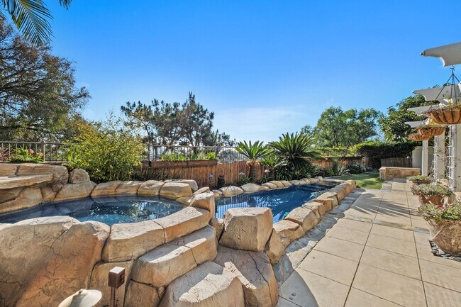 Building Photo - Stunning 5-Bedroom Pool Home in Talega – Luxury Living in San Clemente
