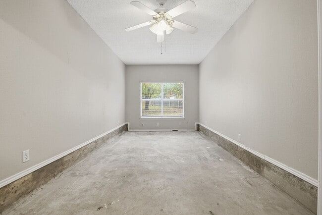 Building Photo - Modern Living Near UTSA/USAA: Quiet Cul-de-Sac with BONUS Space