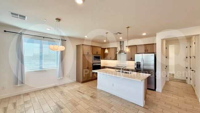 Building Photo - 2121 W Sonoran Desert Dr