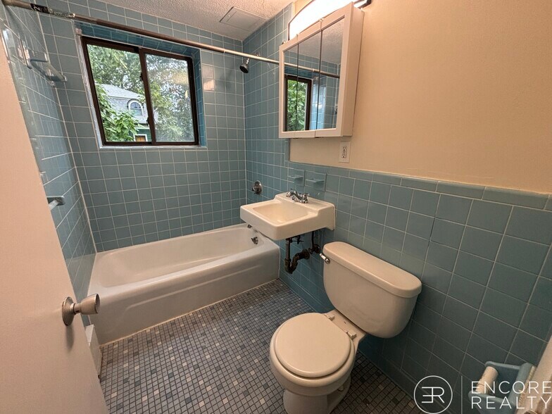 Building Photo - 5 Chester St