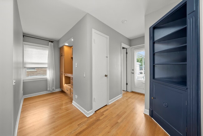 Building Photo - 7432 W Ainslie St