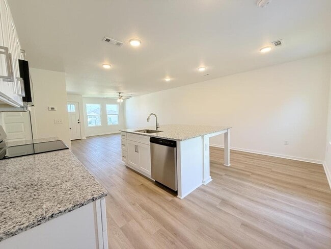 Building Photo - 213 Eagle Edge Dr