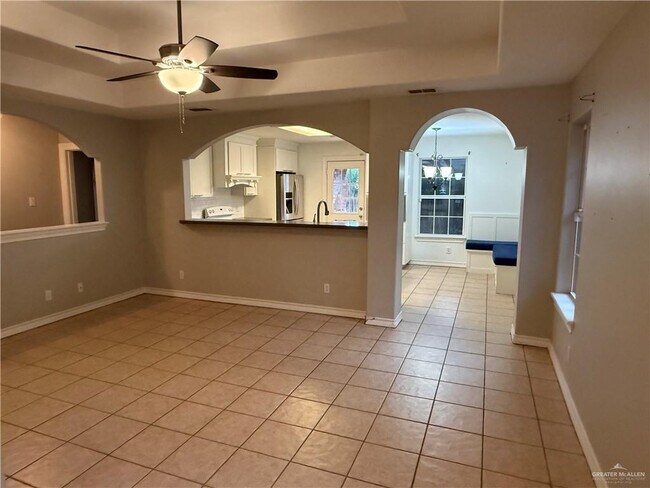 Building Photo - 25 Frontier Dr