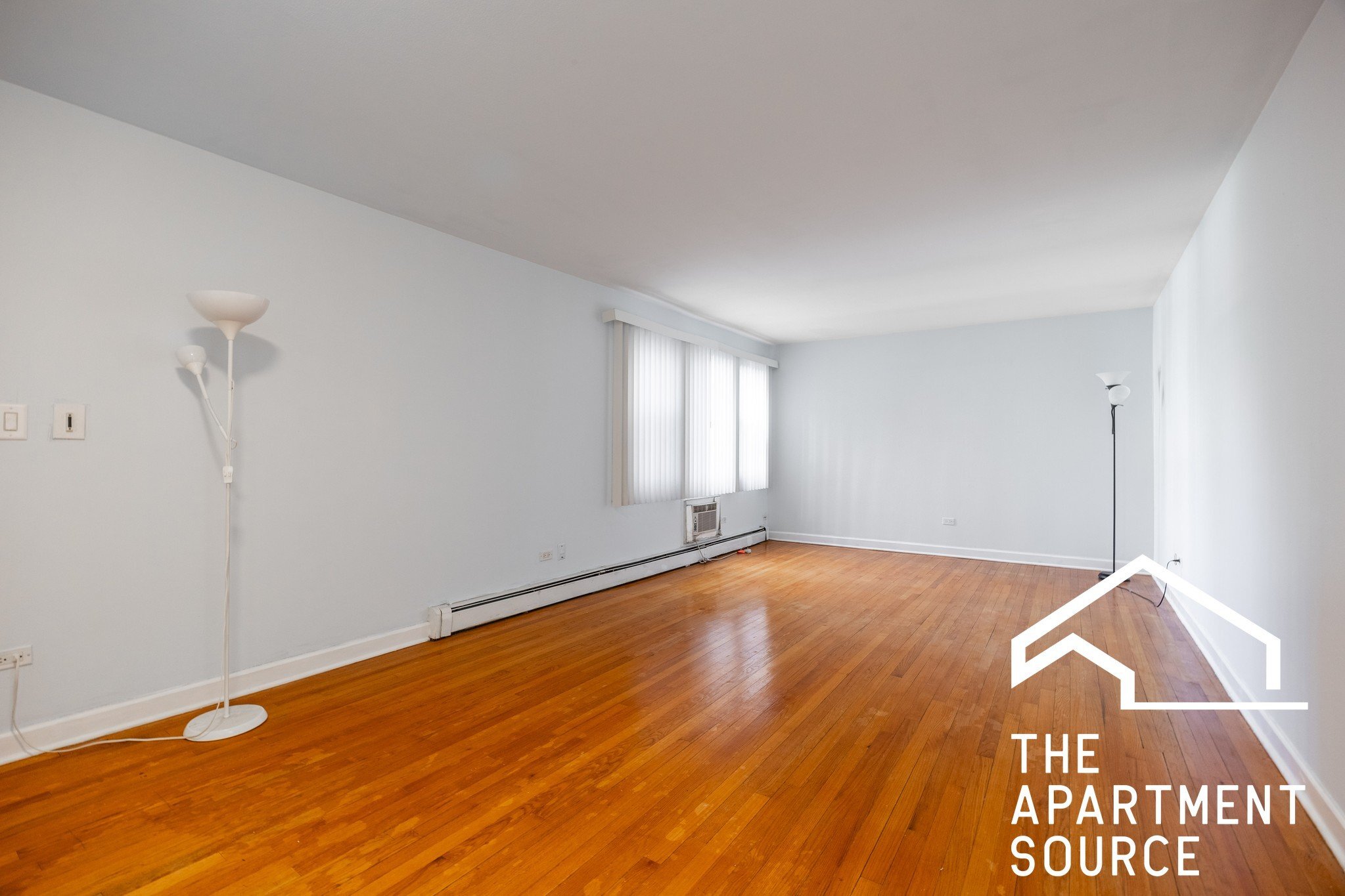 Building Photo - 1643 W Sherwin Ave