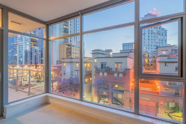 Building Photo - Beautiful 1Br/1Ba Downtown San Diego Condo In High-rise! Water Included! With Parking, Gym, Pool,...