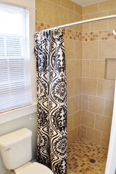 Bath 1 - 15 Sires St