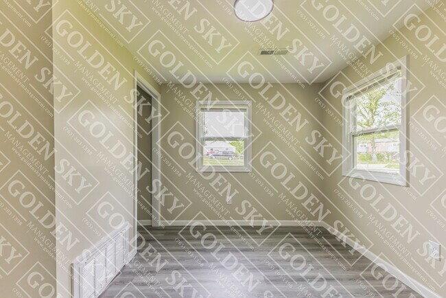 Building Photo - 2501 N Buckles St