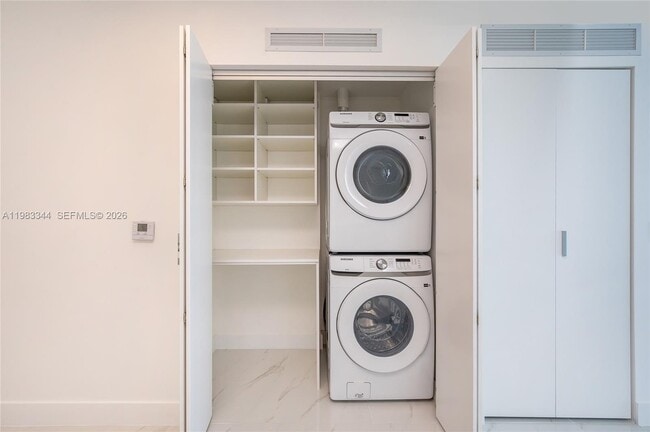 Building Photo - 700 NE 24th St